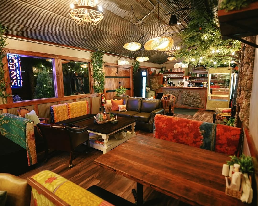 Open view of Nativa Coffee Bar dining room